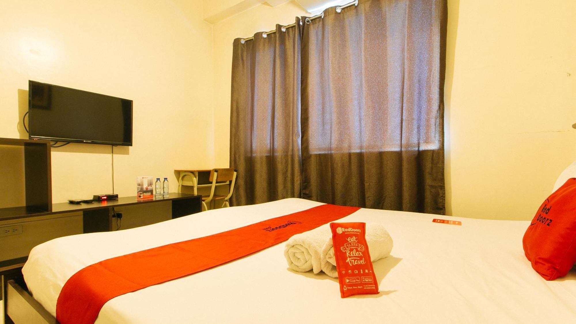 Reddoorz Plus @ E Rodriguez Corner Banawe Quezon City Exteriör bild